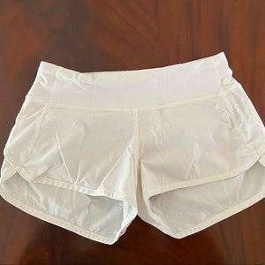 BARLEY WORN WHITE LULULEMON SPEED UP SHORTS SIZE 2